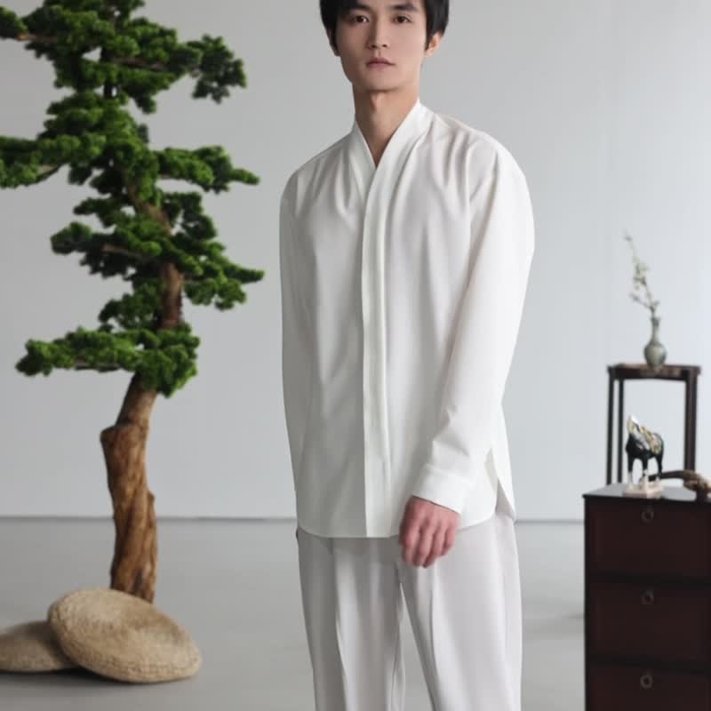 Chaotic Mountain Twilight/New Chinese style national style curved double-breasted shirt spring and summer shirt cardigan long-sleeved shirt streamlined waist white - Men's Shirts - Cotton & Hemp White