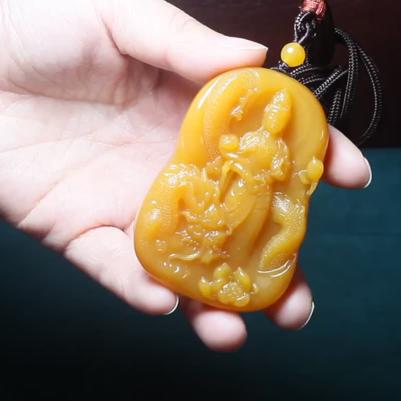 [Yulong Guanyin] Necklace/Natural Yellow Dragon Jade Guanyin Pendant/Eliminate Demons/Live and Work in Peace - สร้อยคอ - หยก สีส้ม