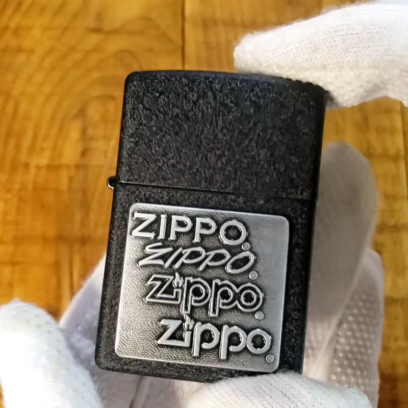 【ZIPPO官方旗艦店】 黑裂漆徽章(銀)防風打火機 363 - 其他 - 銅/黃銅 黑色