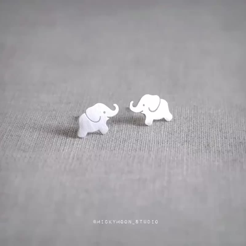Elephant Silver Earrings,925 Sterling Silver - 耳環/耳夾/耳骨夾 - 純銀 銀色